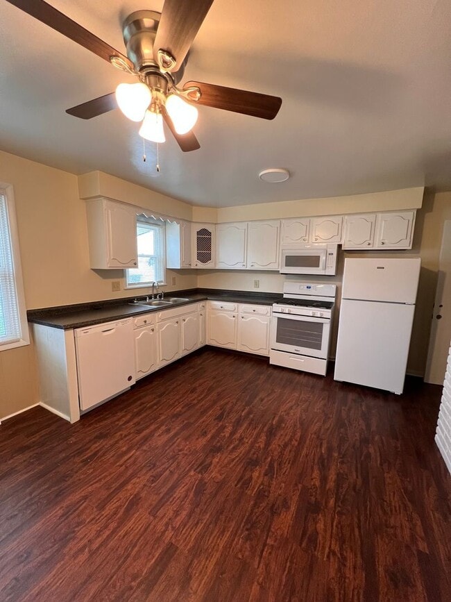 Building Photo - 154 S Kimberly