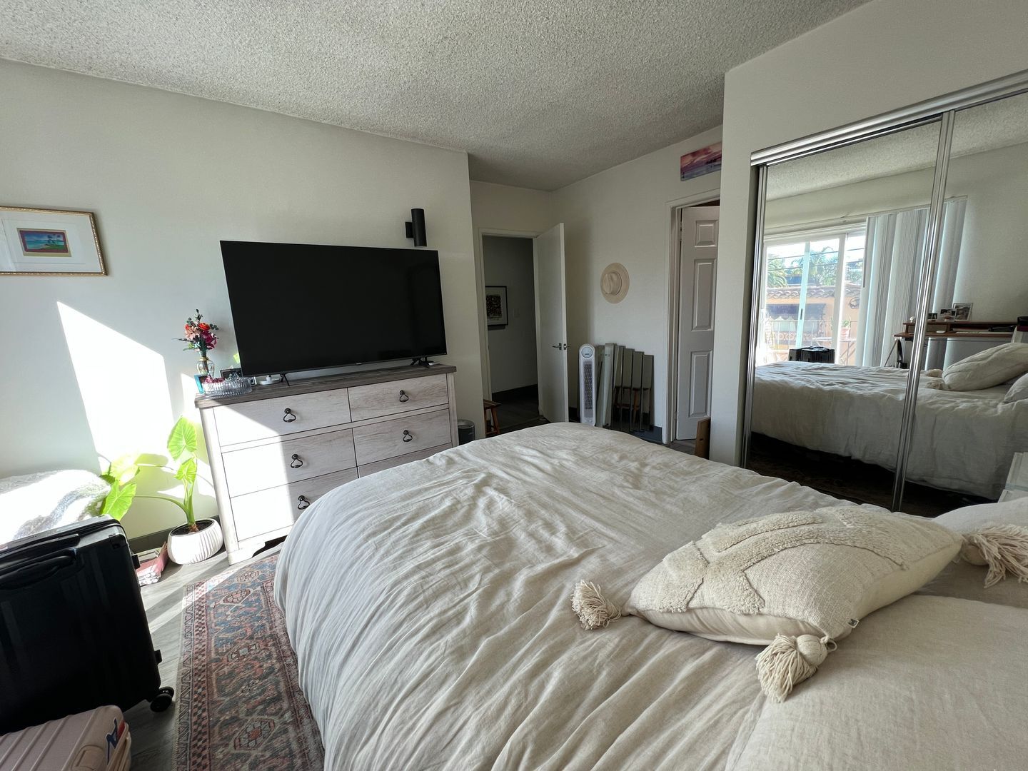 Building Photo - 3359 Mentone Ave