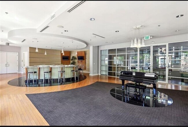 Building Photo - 711 Cosmopolitan Dr NE