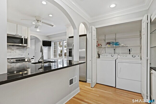 Building Photo - 21 Eunice Ave