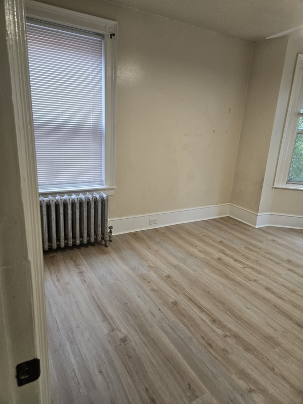 Building Photo - 1306 W Hunting Park Ave