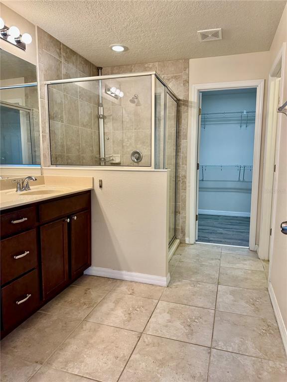 Building Photo - 2504 Amati Dr