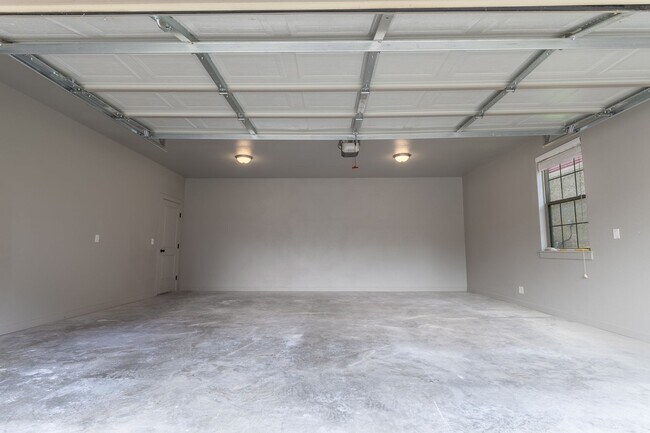 Building Photo - FIRST MONTH FREE!! Fully Furnished Condo!!  3 bedroom 2.5 bath minutes from the U of A!!!!