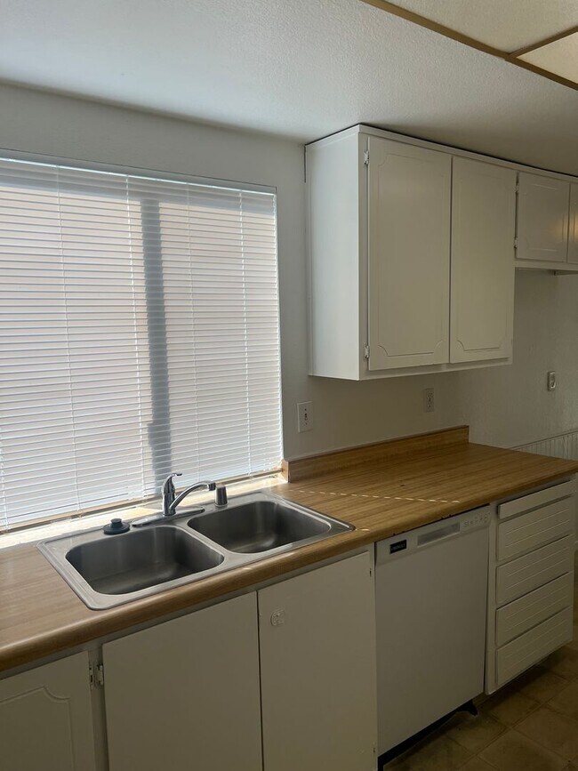 Building Photo - NICE 3 BEDROOM HOME IN CITRUS HEIGHTS!