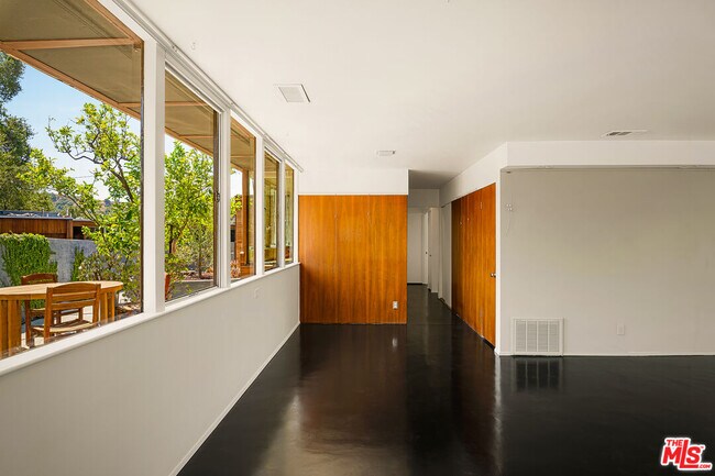 Building Photo - 541 Suncourt Terrace
