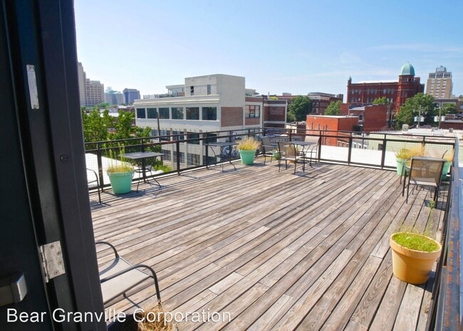 Building Photo - 118 W Marshall St