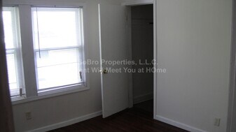 Building Photo - 4054 North Park Avenue