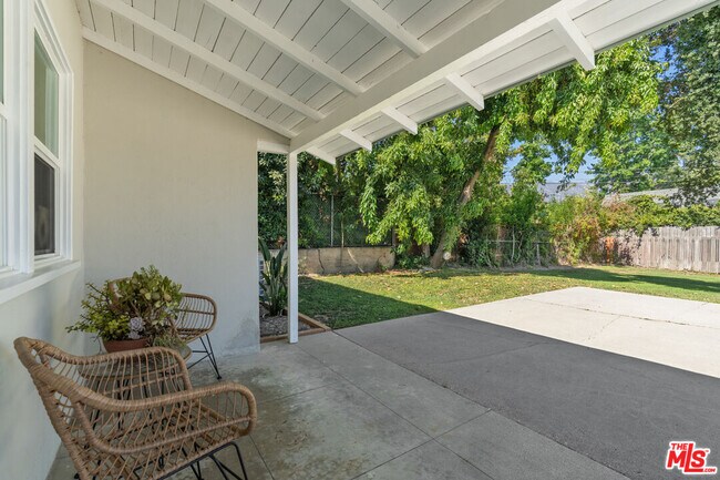 Building Photo - 4824 La Canada Blvd