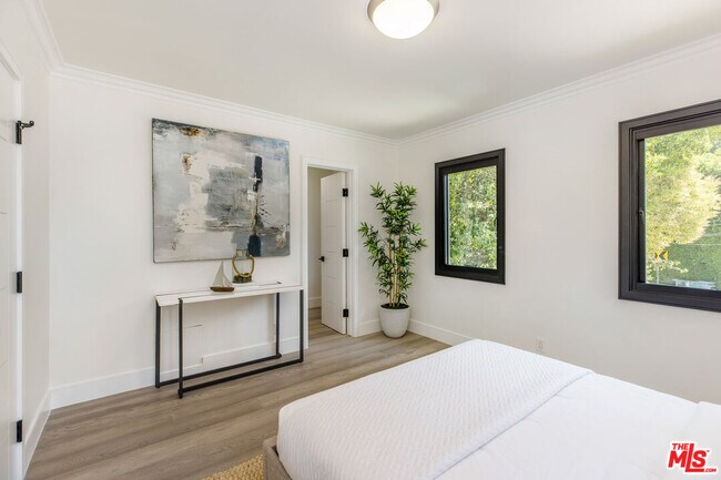 Building Photo - 1805 Coldwater Canyon Dr