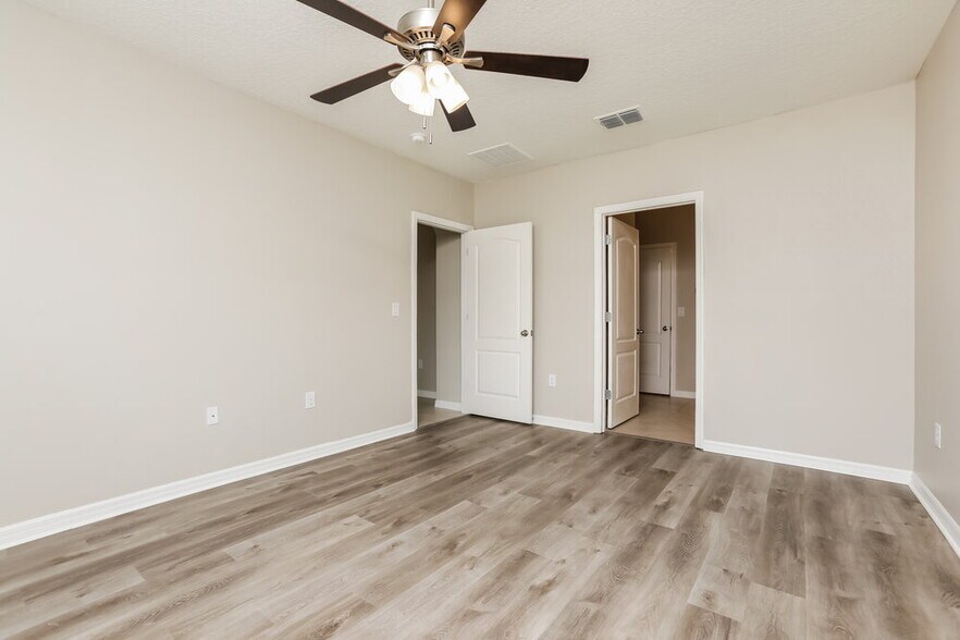 Building Photo - 5586 Western Sun Dr