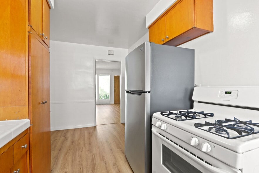 Building Photo - 927 3rd St