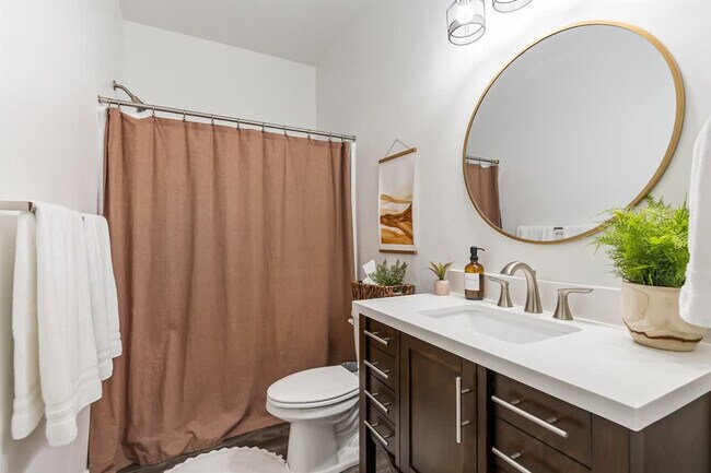 Building Photo - 2092 W Bella Ln