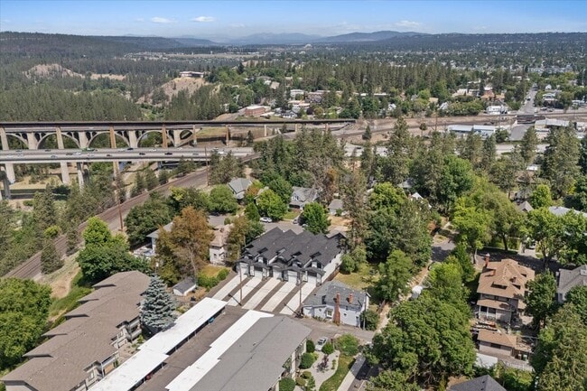 Building Photo - 2015 W 9th Ave