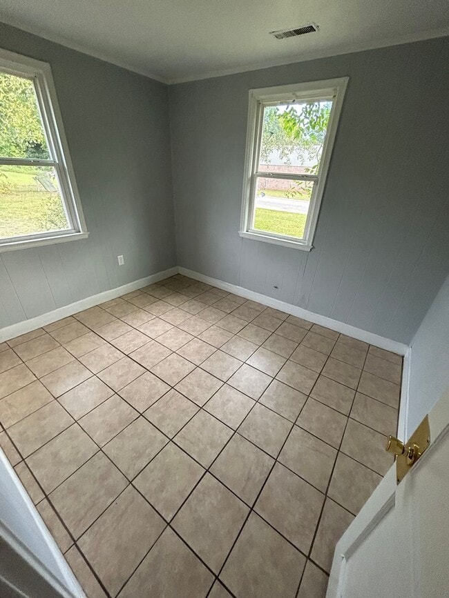 Building Photo - 724 Miller Rd