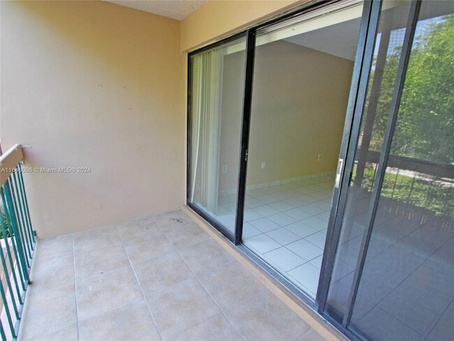 Building Photo - 6320 SW 138th Ct