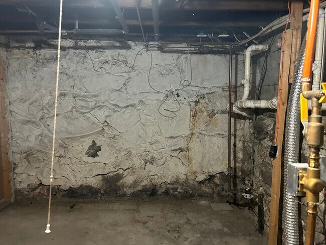 Building Photo - 31 Wellington St