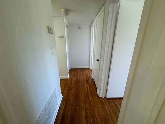 Building Photo - Pensacola - 2 bedroom, 2 bathroom w/ sunro...