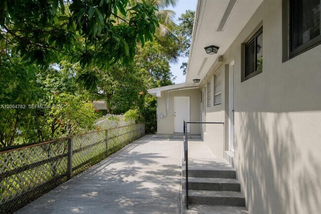 Building Photo - 355 NE 55th Terrace