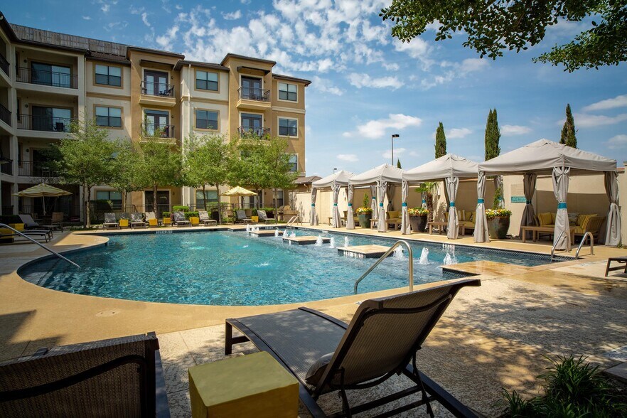 Building Photo - 15777 Quorum Dr