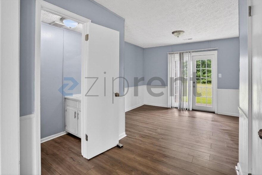 Building Photo - Unit 131