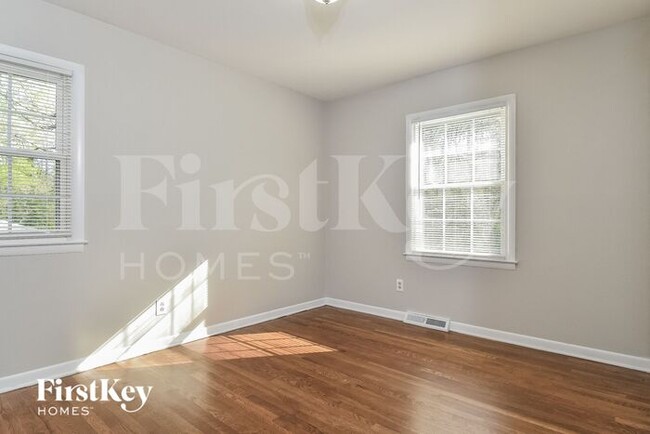 Building Photo - 2104 Gracewood Dr