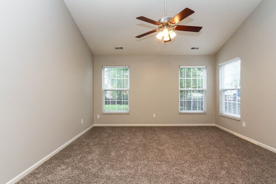 Building Photo - 401 Creekstone Dr