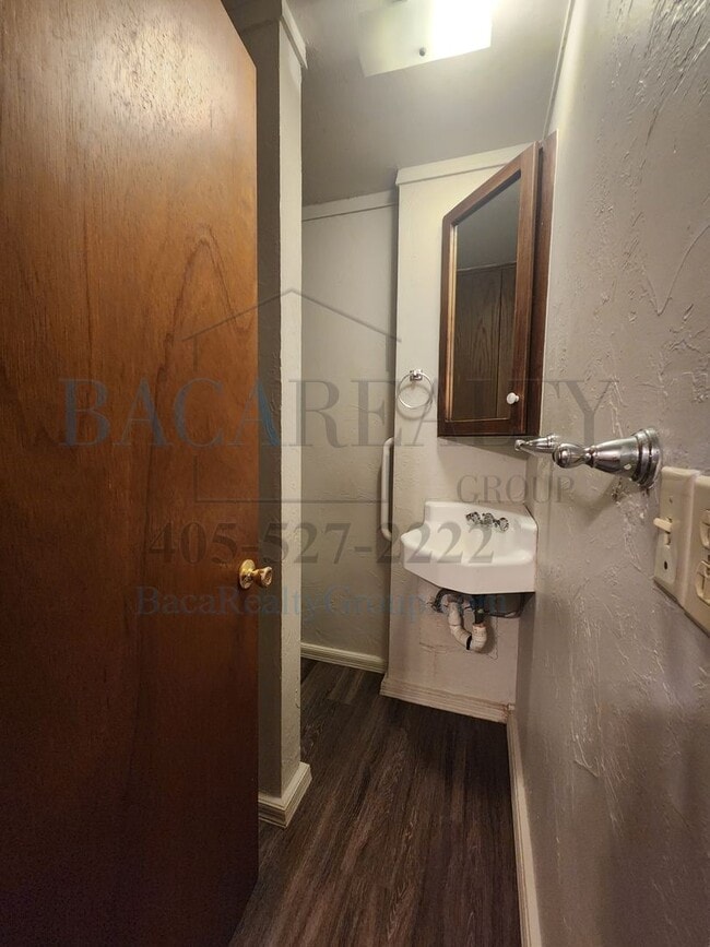 Building Photo - 1BR 1BA Apartment off of Main St, Purcell