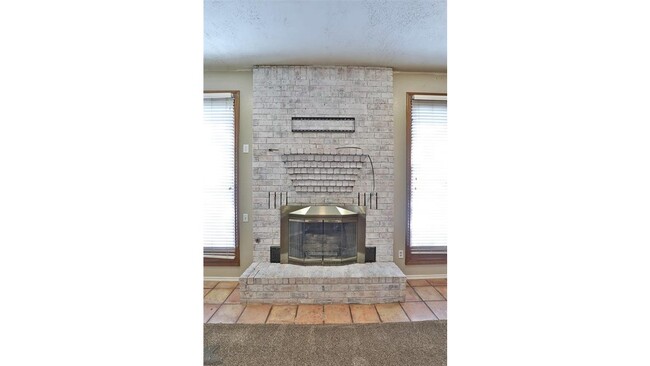 Building Photo - 5273 Sherbrooke Ln