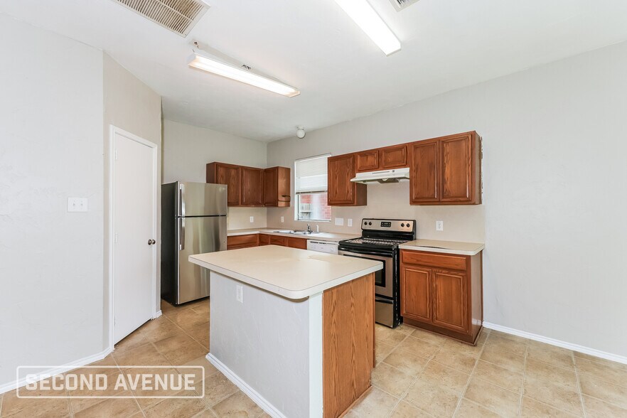 Building Photo - 6152 River Pointe Dr