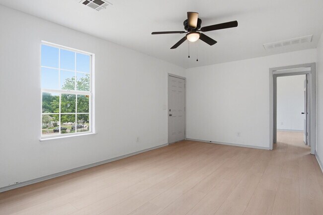 Building Photo - 1305 Bellevidere Dr