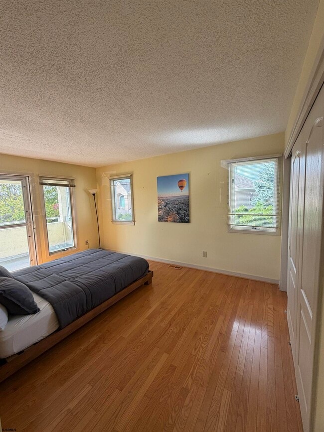 Building Photo - 33 Seaside Ct