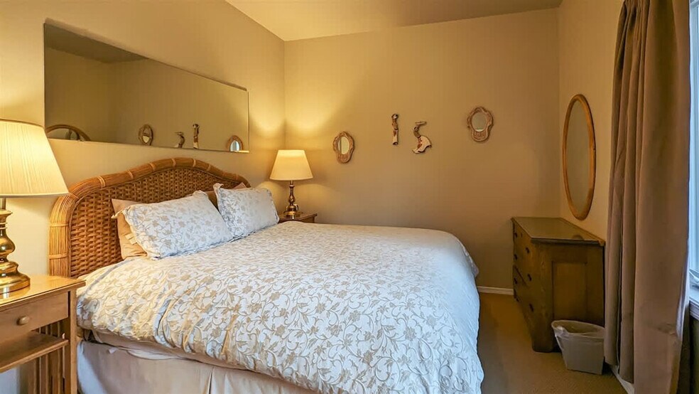 Building Photo - 123 E Bachelor Rock Dr