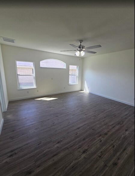 Building Photo - 10421 Trevino Ln