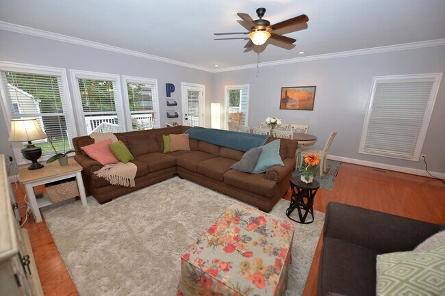 Building Photo - Walk to Naval Hospital! Beautiful Home, Gr...