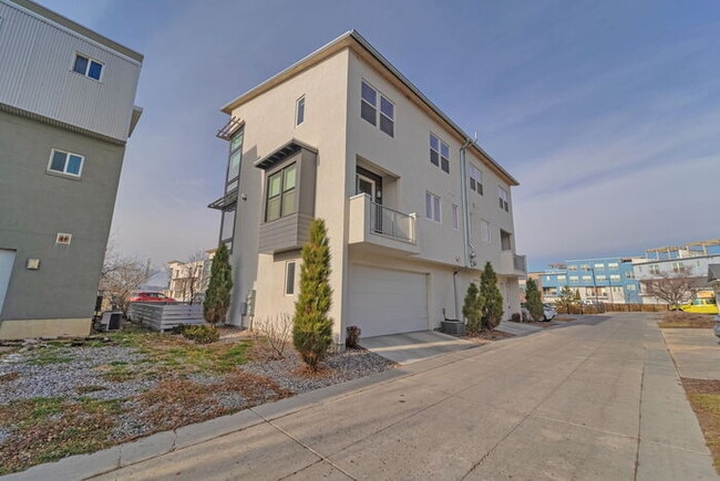 Building Photo - Executive 3 story Townhouse in Downtown Daybreak