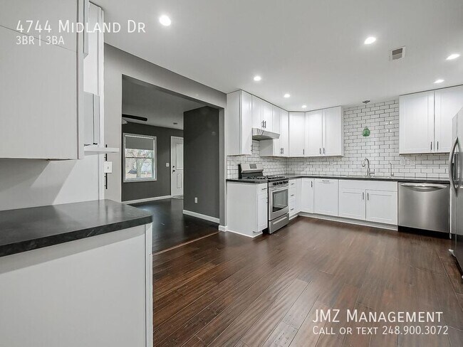 Building Photo - 4744 Midland Dr