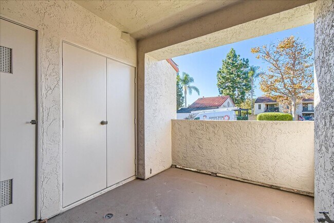 Building Photo - Spacious 1-Bedroom Condo with Modern Comfo...