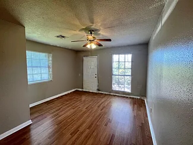 Building Photo - TOWNHOME AVAILABLE FOR RENT IN LAFAYETTE!