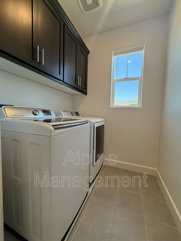 Building Photo - 2062 Cottonwood St