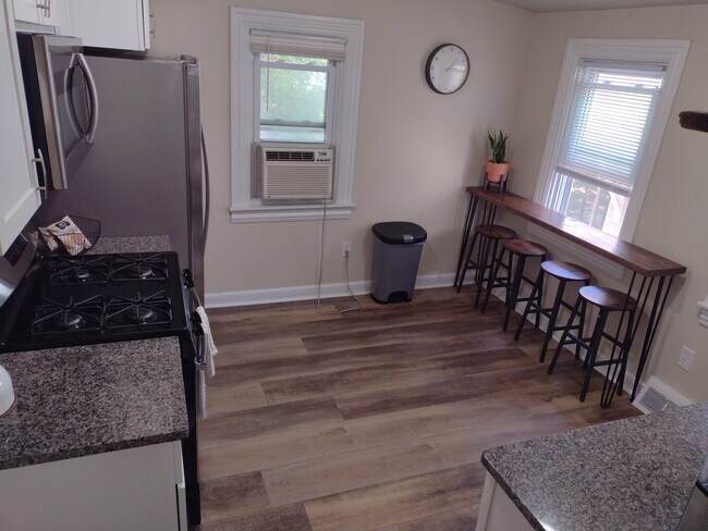 Building Photo - 441 W Lemon St