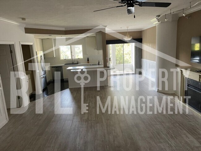 Building Photo - Beautiful Two Bedroom Condo in Palace View Place