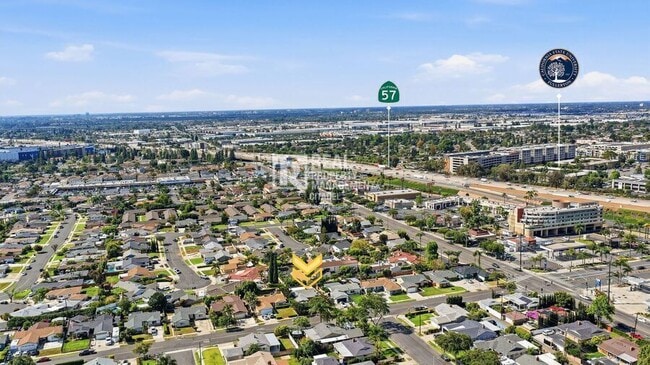 Building Photo - 726 primrose-