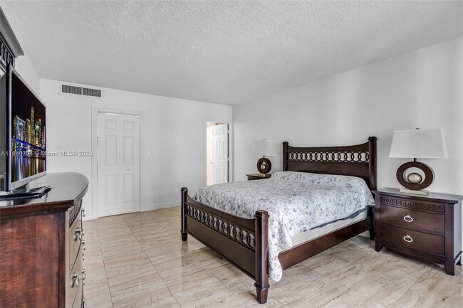 Building Photo - 5401 Collins Ave