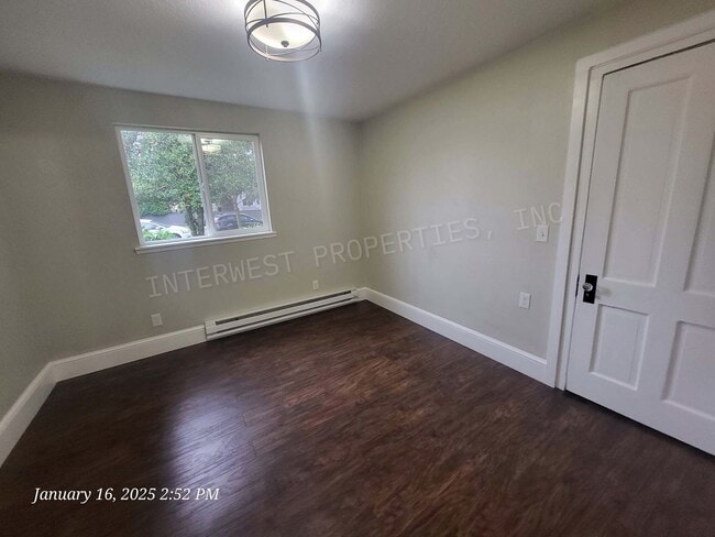 Building Photo - Super Cute 2bd Ranch Style Hillsboro home w/Garage, w/d hookups and yard!