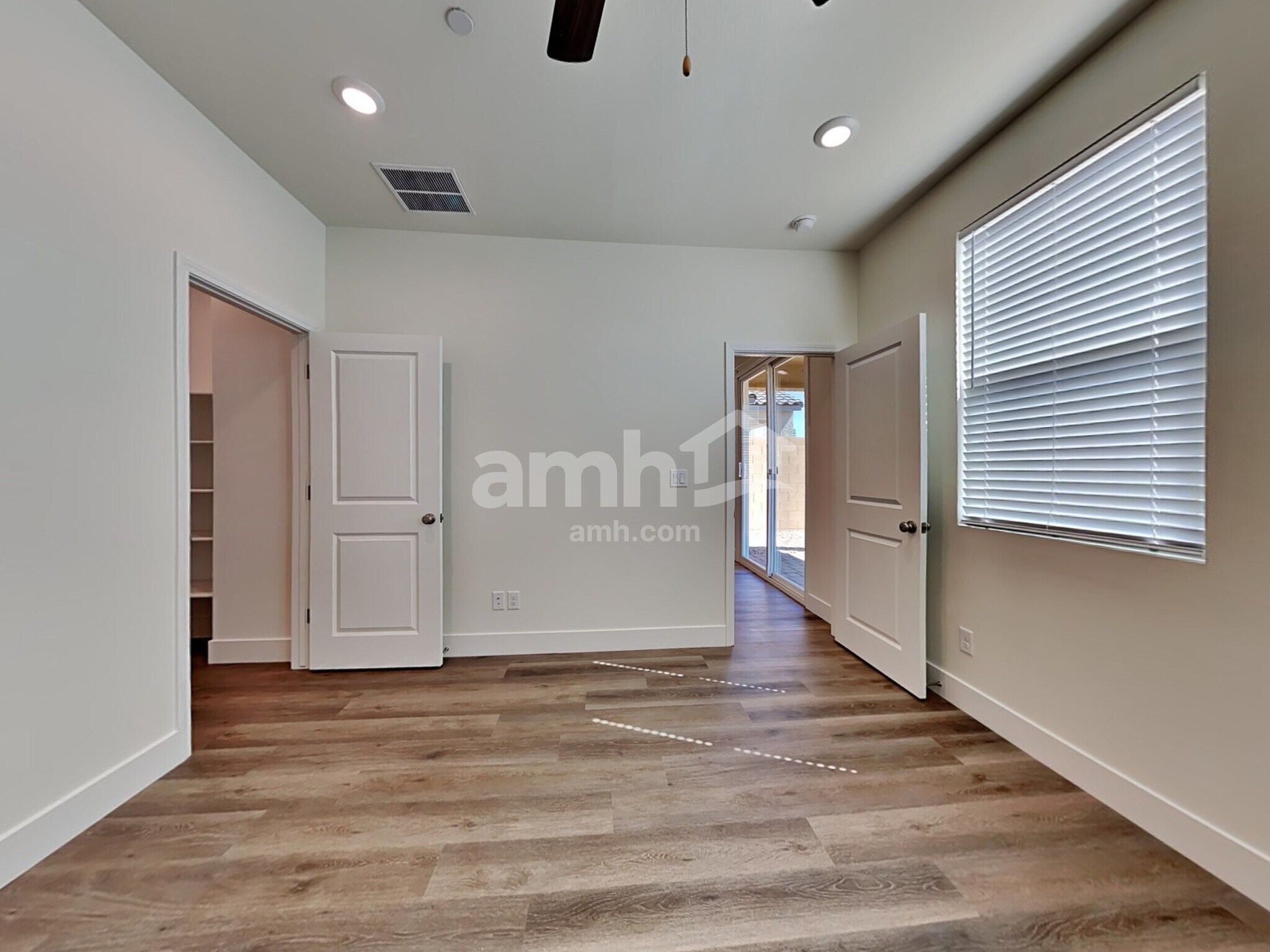 Building Photo - 525 Silverbell Falls Pl
