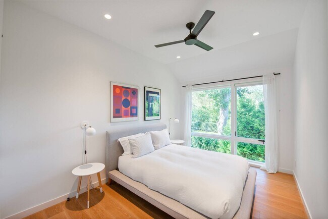 Building Photo - 60 Gansett Ln