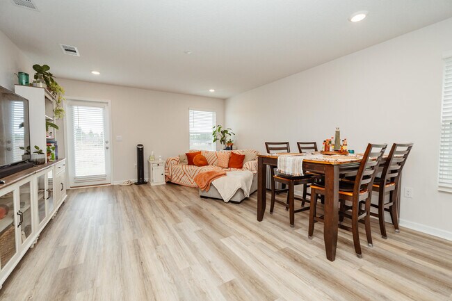 Building Photo - 3102 Heritage Plantation Blvd