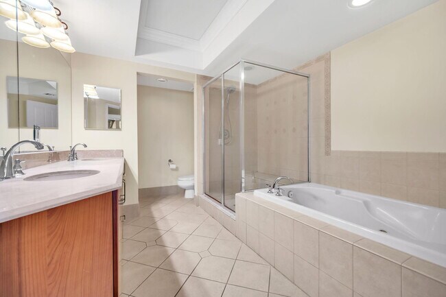 Building Photo - 401 SW 4th Ave