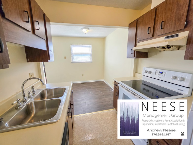 Building Photo - 100 Ivy Ln