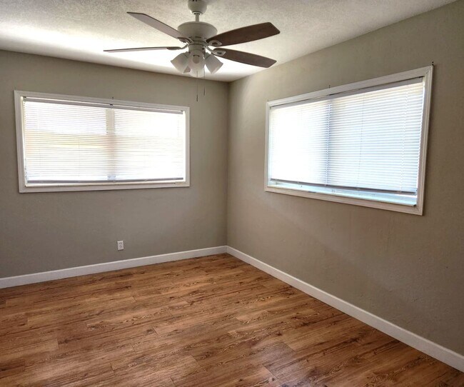 Building Photo - 1502 53rd St S